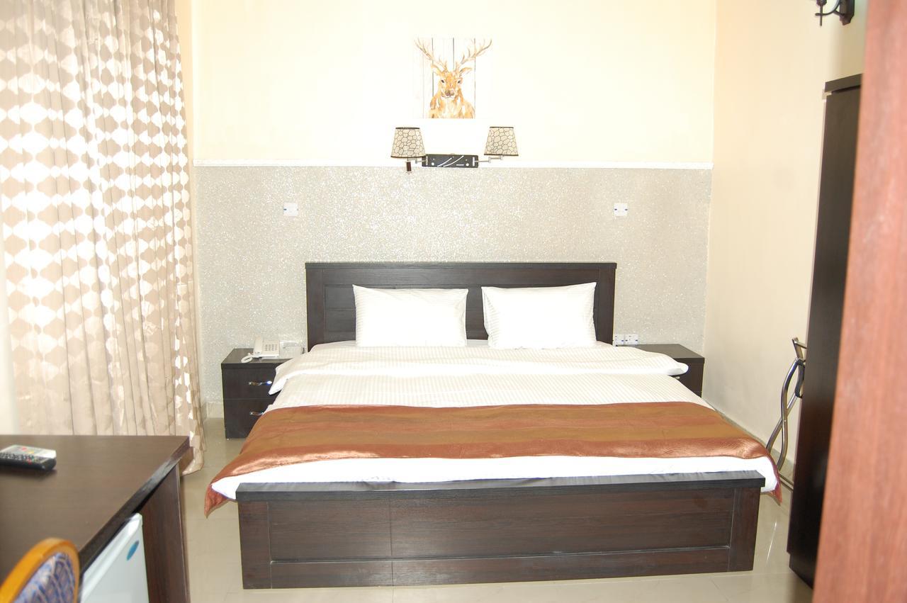 Grand Capital Hotel Акуре Екстериор снимка