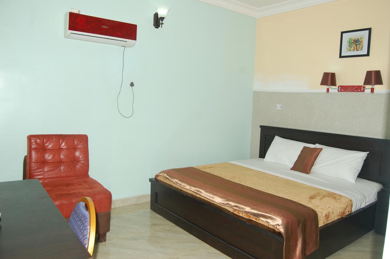 Grand Capital Hotel Акуре Екстериор снимка