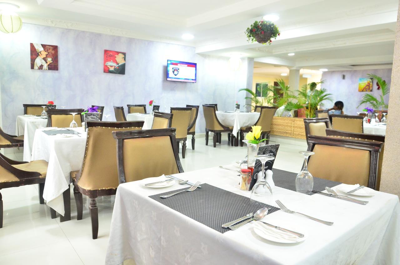 Grand Capital Hotel Акуре Екстериор снимка