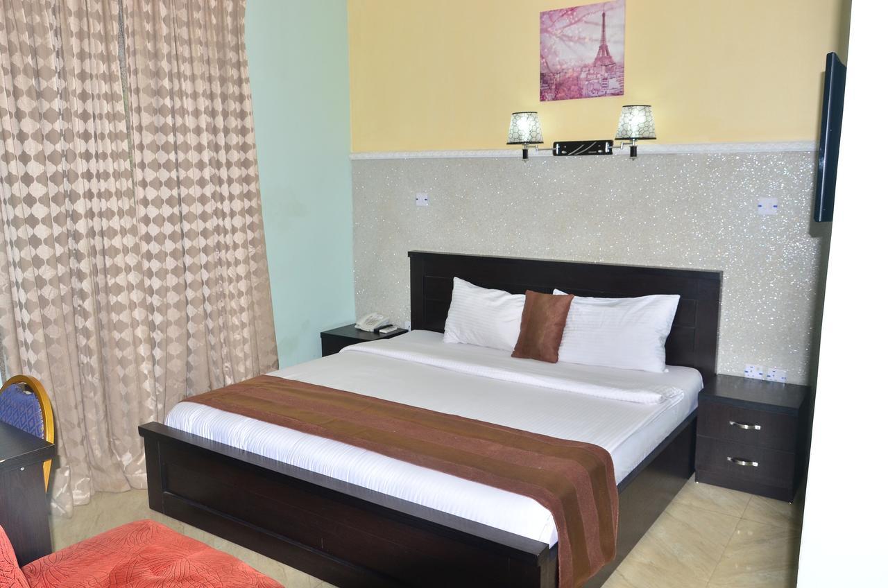 Grand Capital Hotel Акуре Екстериор снимка