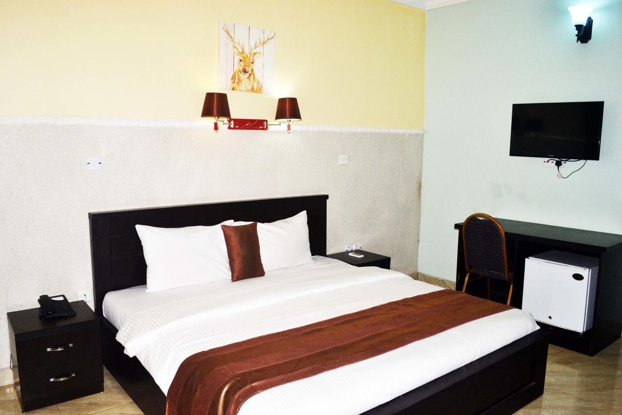 Grand Capital Hotel Акуре Екстериор снимка